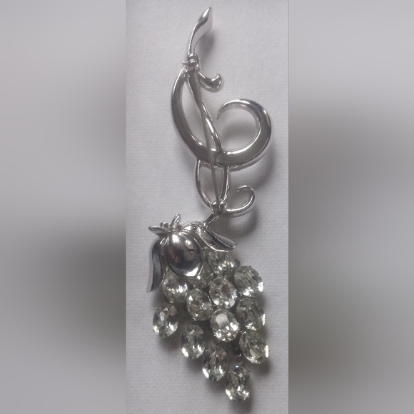 Trifari Alfred Phillipe Pat. 160,967   Dangle Grape Cluster Brooch 1950 - Picture 5 of 12